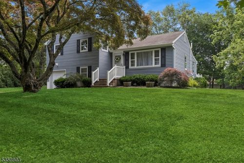 457 Valley Rd, Gillette, NJ, 07933-2111 | Card Image