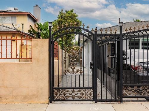 18841 Collins St, Tarzana, CA, 91356-1338 | Card Image