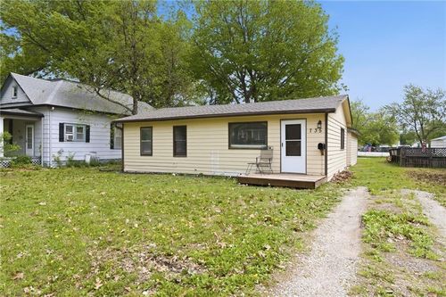 735 S Willow St, Ottawa, KS, 66067-2738 | Card Image