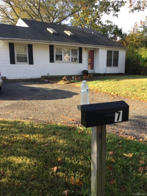 7 Squires Avenue, Brookhaven, NY, 11776 | Card Image