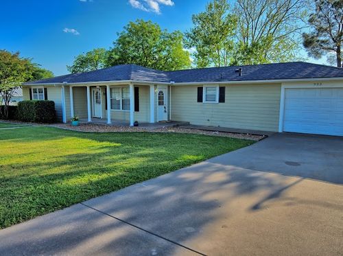 933 N Main St, Muenster, TX, 76252-2232 | Card Image