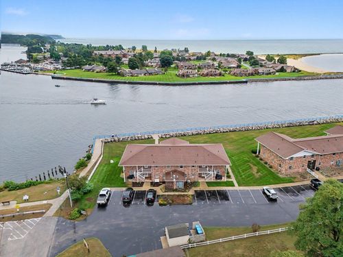 3-304 S Ferry St, Ludington, MI, 49431-2057 | Card Image
