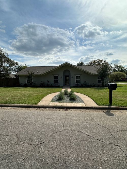 104 Kingswood Dr, Greenville, TX, 75402-3417 | Card Image
