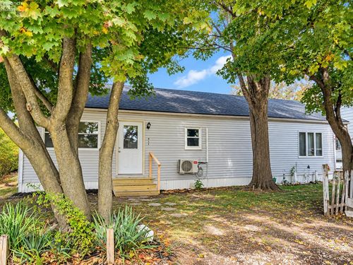 815 Edison Ln, Port Clinton, OH, 43452-1610 | Card Image