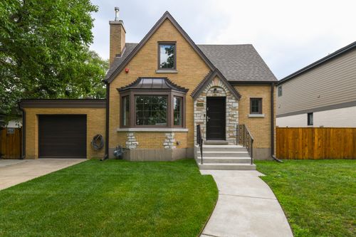 5309 Crain St, Skokie, IL, 60077-2038 | Card Image