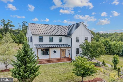 1089 Waugh Rd, BERKELEY SPRINGS, WV, 25411-6710 | Card Image