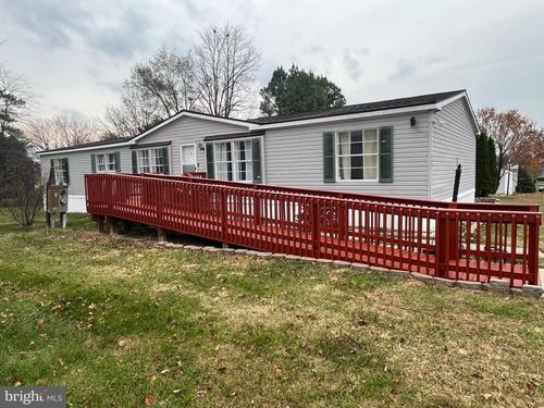 880 Royal Crest Dr, MARTINSBURG, WV, 25401-5160 | Card Image