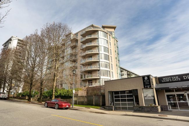 502 - 588 16 Th Street, Condo with 1 bedrooms, 1 bathrooms and 1 parking in West Vancouver BC | Image 2
