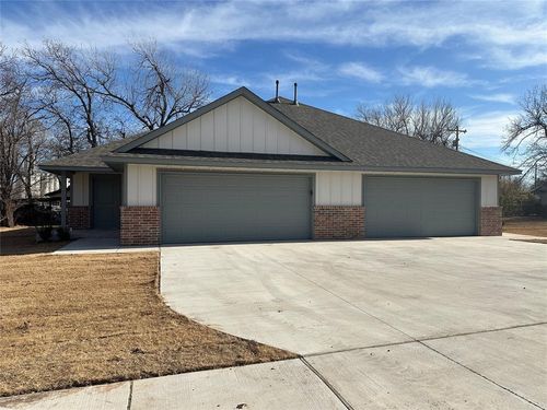 819 S Wilson Ave, El Reno, OK, 73036-4425 | Card Image