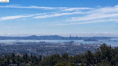 6669 Skyline Blvd, Oakland, CA, 94611-6103 | Card Image
