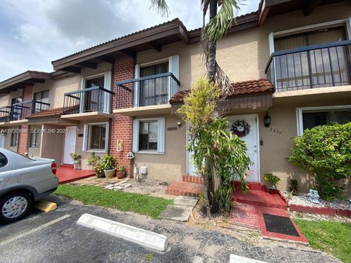 2402-1813 Sw 107th Ave, Miami, FL, 33165-7351 | Card Image