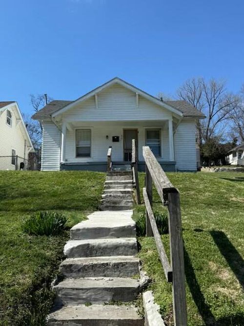 814 Holmes St, Frankfort, KY, 40601-1309 | Card Image