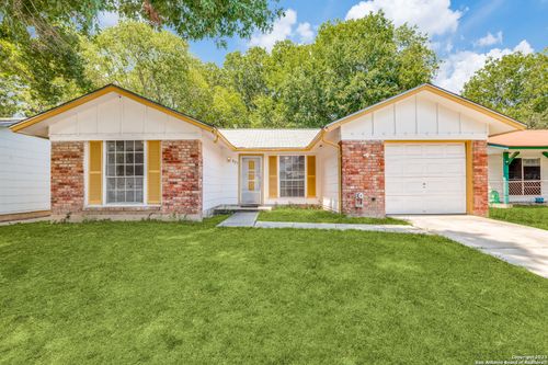 827 Spring Park St, San Antonio, TX, 78227-1832 | Card Image