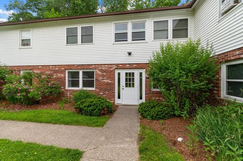 314 Sherwood Sq, Essex Junction, VT, 05452-4311 | Card Image