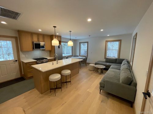 26 S Menantic Rd, Shelter Island, NY, 11964 | Card Image