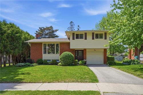 4 Bradley Place, Kitchener, ON, N2A2B3 | Card Image