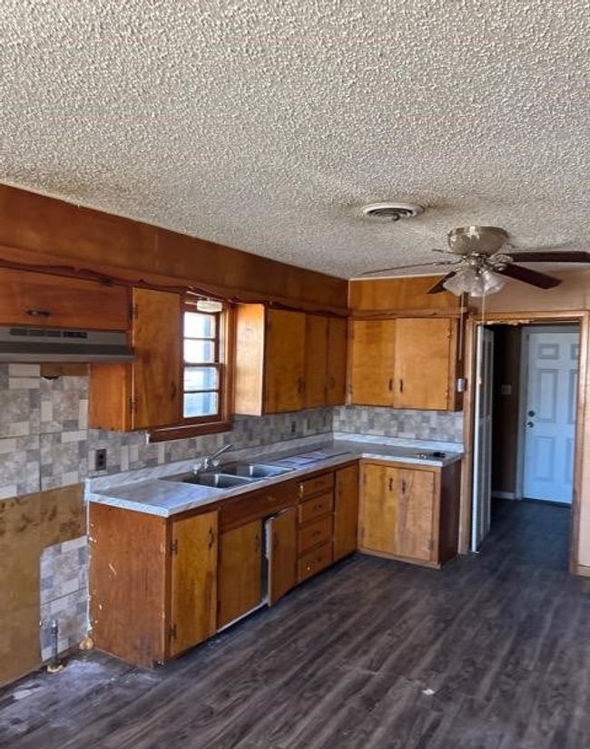 1407 Owens St, House other with 3 bedrooms, 1 bathrooms and null parking in Big Spring TX | Image 9