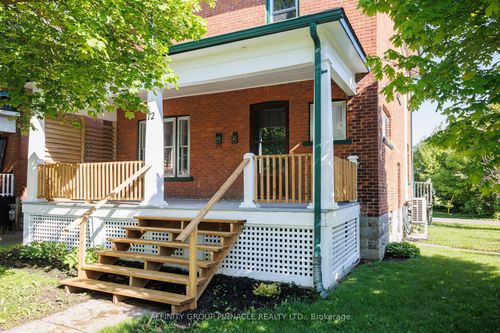 72 Melbourne St W, Lindsay, ON, K9V2T3 | Card Image