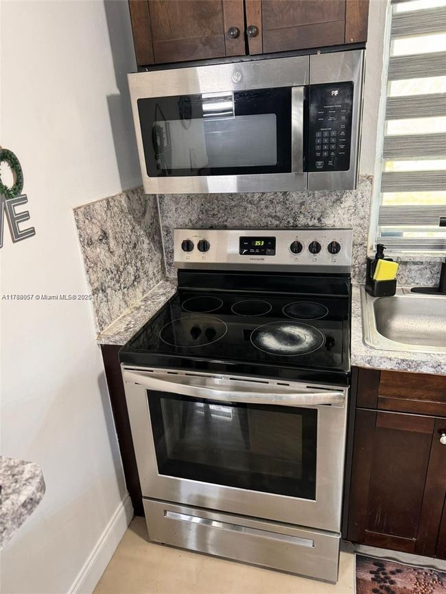 0 - 802 Nw 3 Rd Ter, House other with 1 bedrooms, 1 bathrooms and null parking in Hallandale Beach FL | Image 7