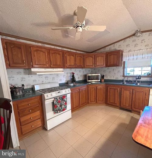 9 Forest Dr, HIGHTSTOWN, NJ, 08520-1904 | Card Image