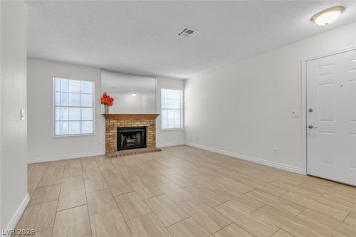 32a-5576 W Rochelle Ave, Las Vegas, NV, 89103-3410 | Card Image