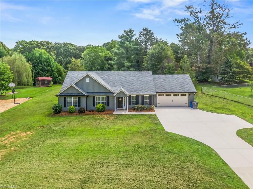 Hunsford Dr, Winston Salem, NC 27105
