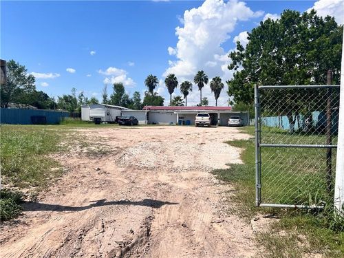 805 Coyote Street E, Donna, TX, 78537 | Card Image