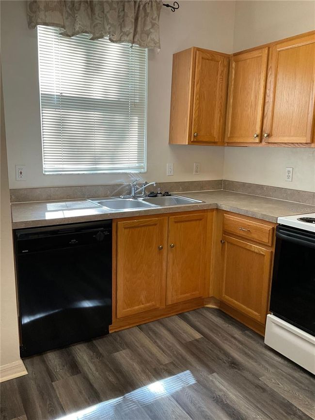 APT-1602 - 3870 Sw 20 Th Ave, Townhouse with 2 bedrooms, 3 bathrooms and null parking in GAINESVILLE FL | Image 6