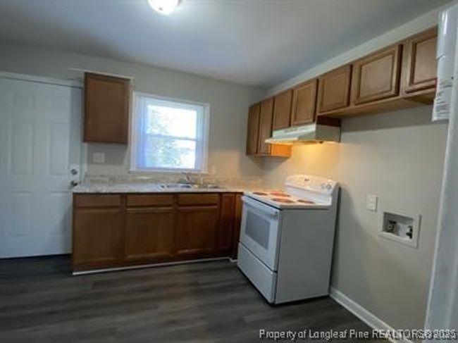 B - 703 Lake Ave, Condo with 2 bedrooms, 1 bathrooms and null parking in Spring Lake NC | Image 6