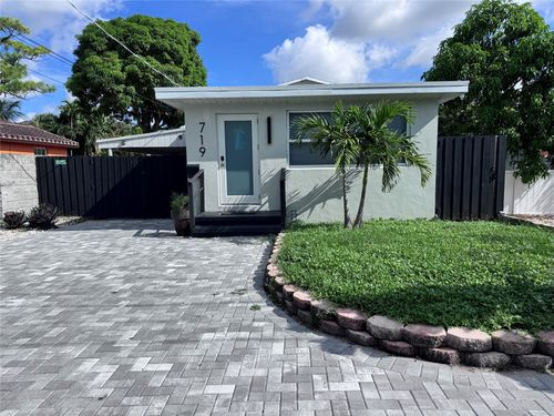 719 Ne 38th St, Oakland Park, FL, 33334-2929 | Card Image