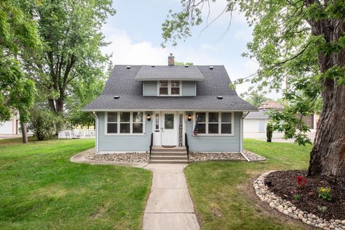 305 8th Ave E, Alexandria, MN, 56308-1836 | Card Image