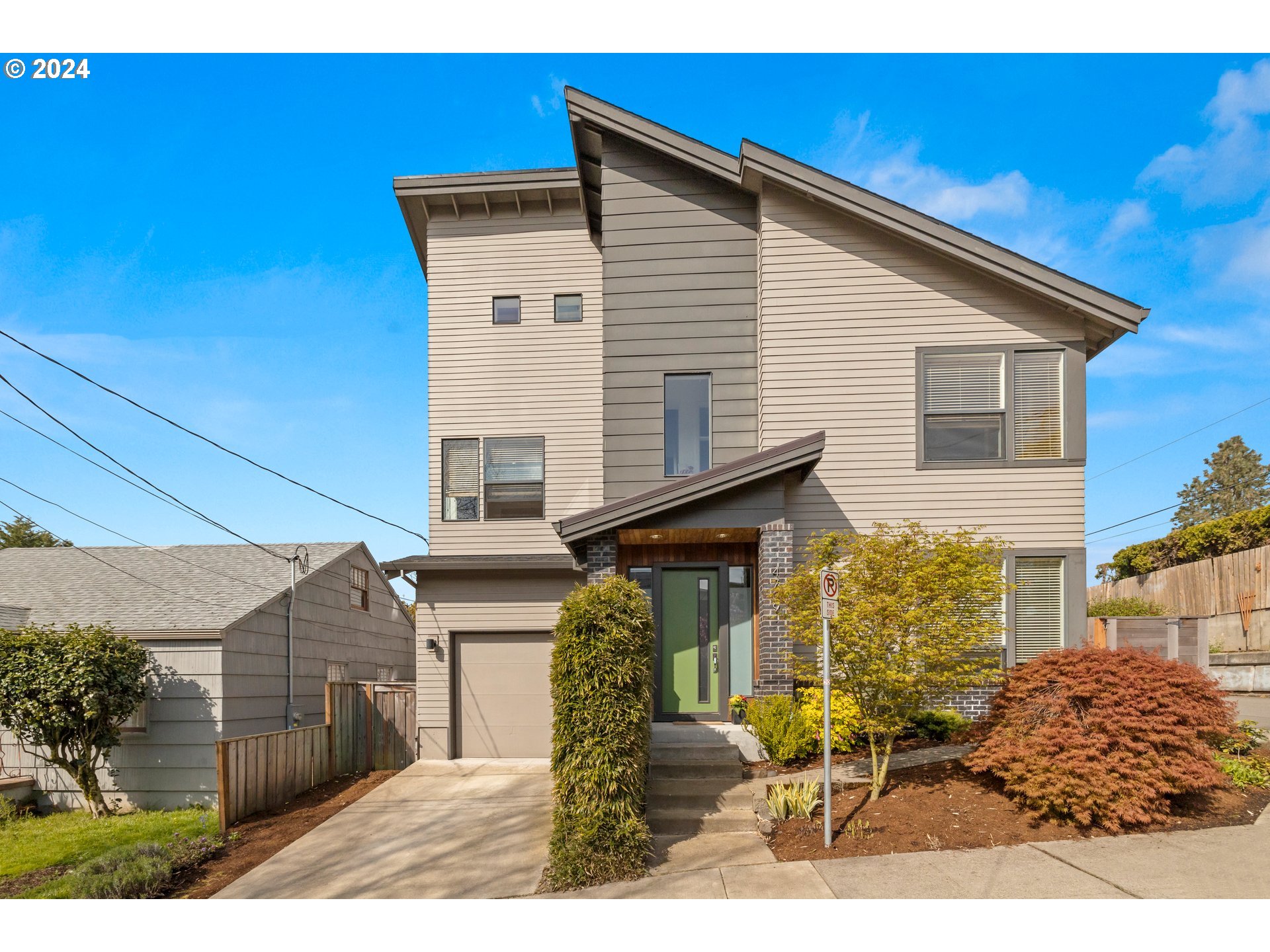 Colonial Ave, Portland, OR 97217
