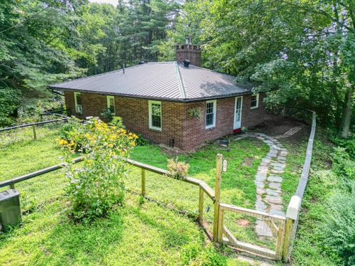10 Hillcrest Rd, Livermore Falls, ME, 04254-1325 | Card Image