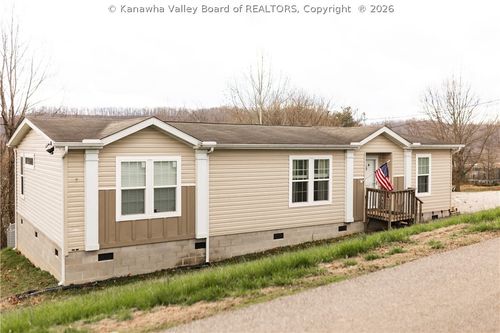 1662 3rd St, Milton, WV, 25541-1125 | Card Image