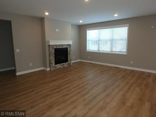 7640 38th St N, Saint Paul, MN, 55128 | Card Image