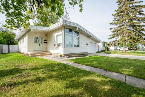 10245 113 Avenue, Grande Prairie, AB, T8V1W9 | Card Image