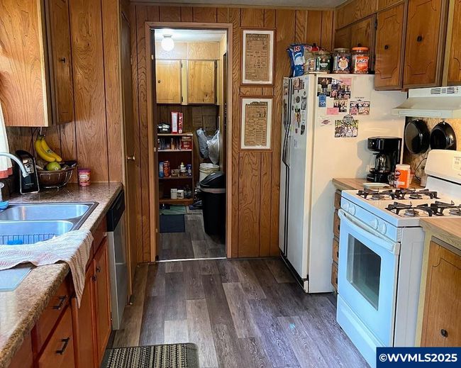 731 Nw Sunset Ct, House other with 3 bedrooms, 2 bathrooms and null parking in Mill City OR | Image 12