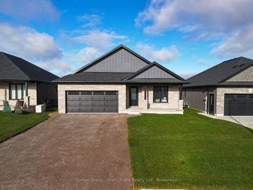 18 Nelson St, Mitchell, ON, N0K1N0 | Card Image