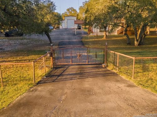 1218 Eagle Creek Dr, Floresville, TX, 78114-9209 | Card Image