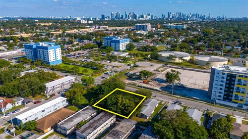 829-825 Nw 69th St, Miami, FL, 33150-4763 | Card Image