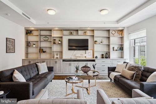 apt-4-233 Chestnut St, PHILADELPHIA, PA, 19106-2872 | Card Image