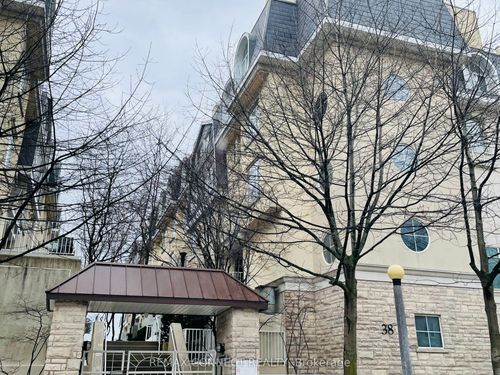 673-38 Stadium Rd, Toronto, ON, M5V3P4 | Card Image