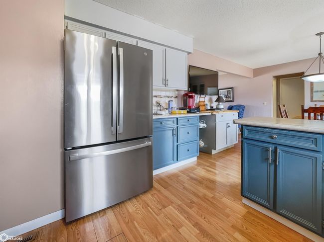 1604 Club View Dr, Home with 3 bedrooms, 2 bathrooms and 2 parking in Hampton IA | Image 6