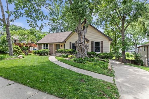1605 High Dr, Liberty, MO, 64068-3054 | Card Image