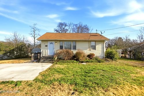 407 Oakcrest Rd, Knoxville, TN, 37912-2121 | Card Image