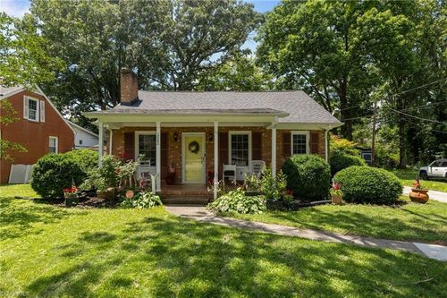 1542 W Davis St, Burlington, NC, 27215-2002 | Card Image