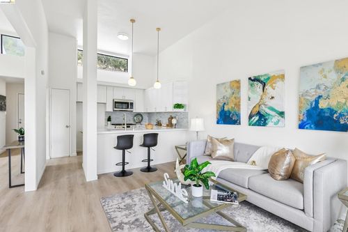 12 Madrid Ct, Novato, CA, 94949-6367 | Card Image