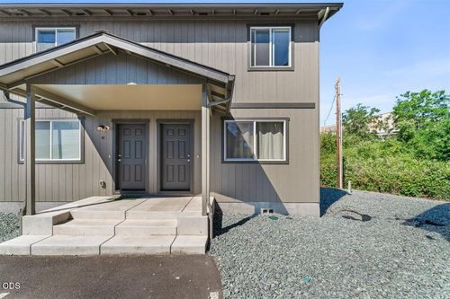 4d-610 N Main St, Phoenix, OR, 97535-9635 | Card Image