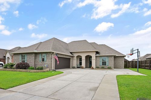 6211 Soaring Dr, Gonzales, LA, 70737-8641 | Card Image