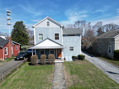 39 Edwards St, Patchogue, NY, 11772-3909 | Card Image